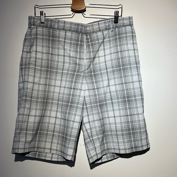 Nike golf shorts - Picture 1 of 3